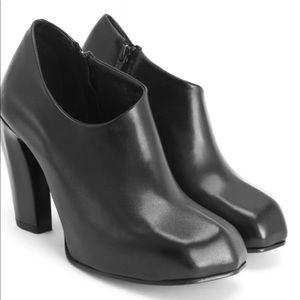 Fluevog Shaguar in Sable. Size 10.5